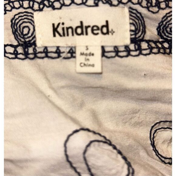 Kindred Women's Peasant Embroidery Scalloped White Navy Top Small - Picture 4 of 5